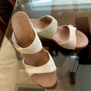 AETREX  Women’s beige sandal (Sz 8.5 EUR 39)